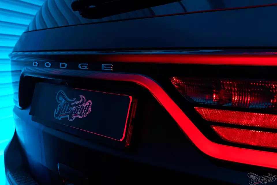 Dodge Durango SRT. Часть 3. Оклейка кузова в матовый прозрачный полиуретан Suntek и изготовление матовых хромированных полос. Окрас дисков и суппортов!